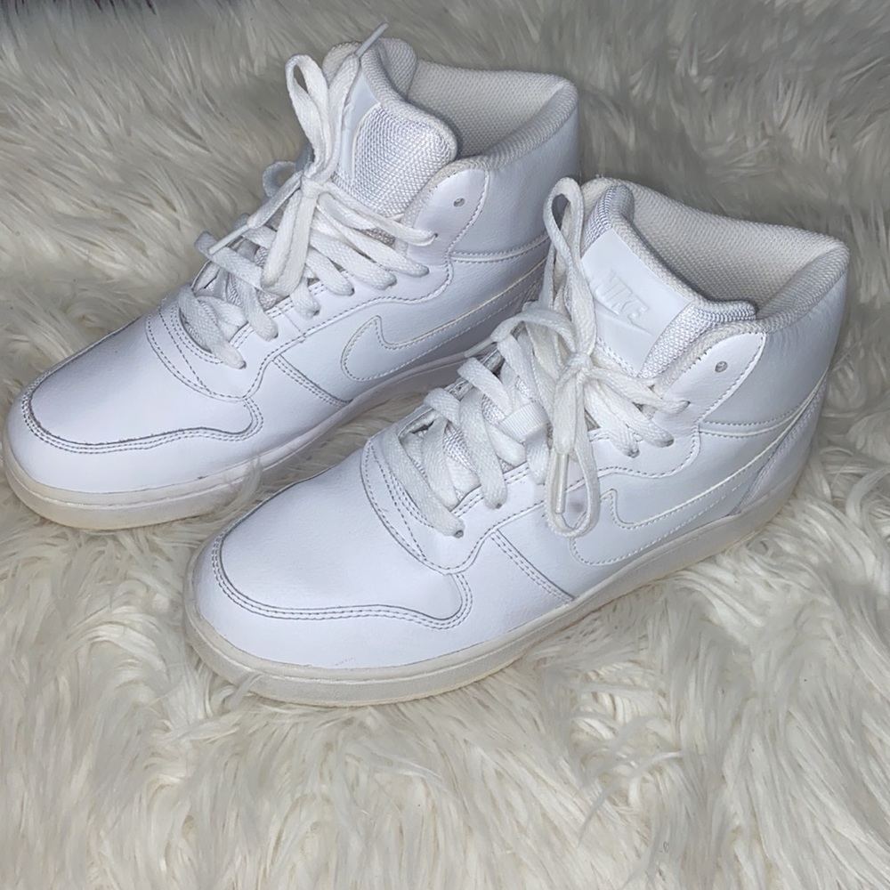 Nike Women's Basketball Shoes Sz 7.5 - Picture 5 of 9